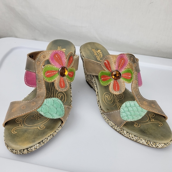 L'Artiste by Spring Step Floral Fugate Wedges - Picture 7 of 11
